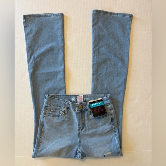 No Boundaries Mid Rise Boot Cut jeans size 1 NWT - Picture 2 of 7